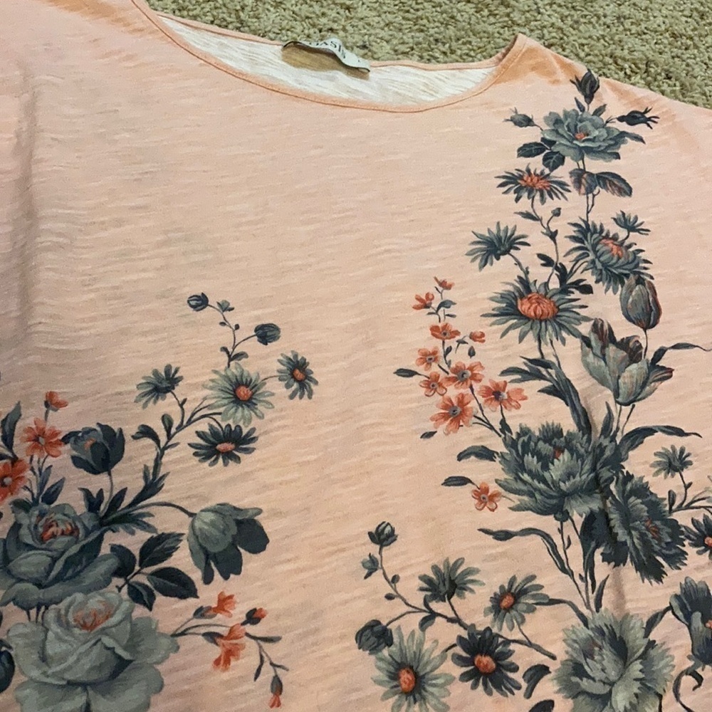Oasis pink floral tee - Picture 3 of 3